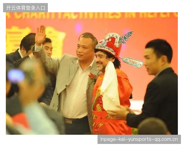 埃德森·桑托斯同框：从“黑暗之子”到球王传奇——球迷心中的永恒英雄